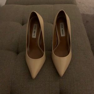 Women’s pumps